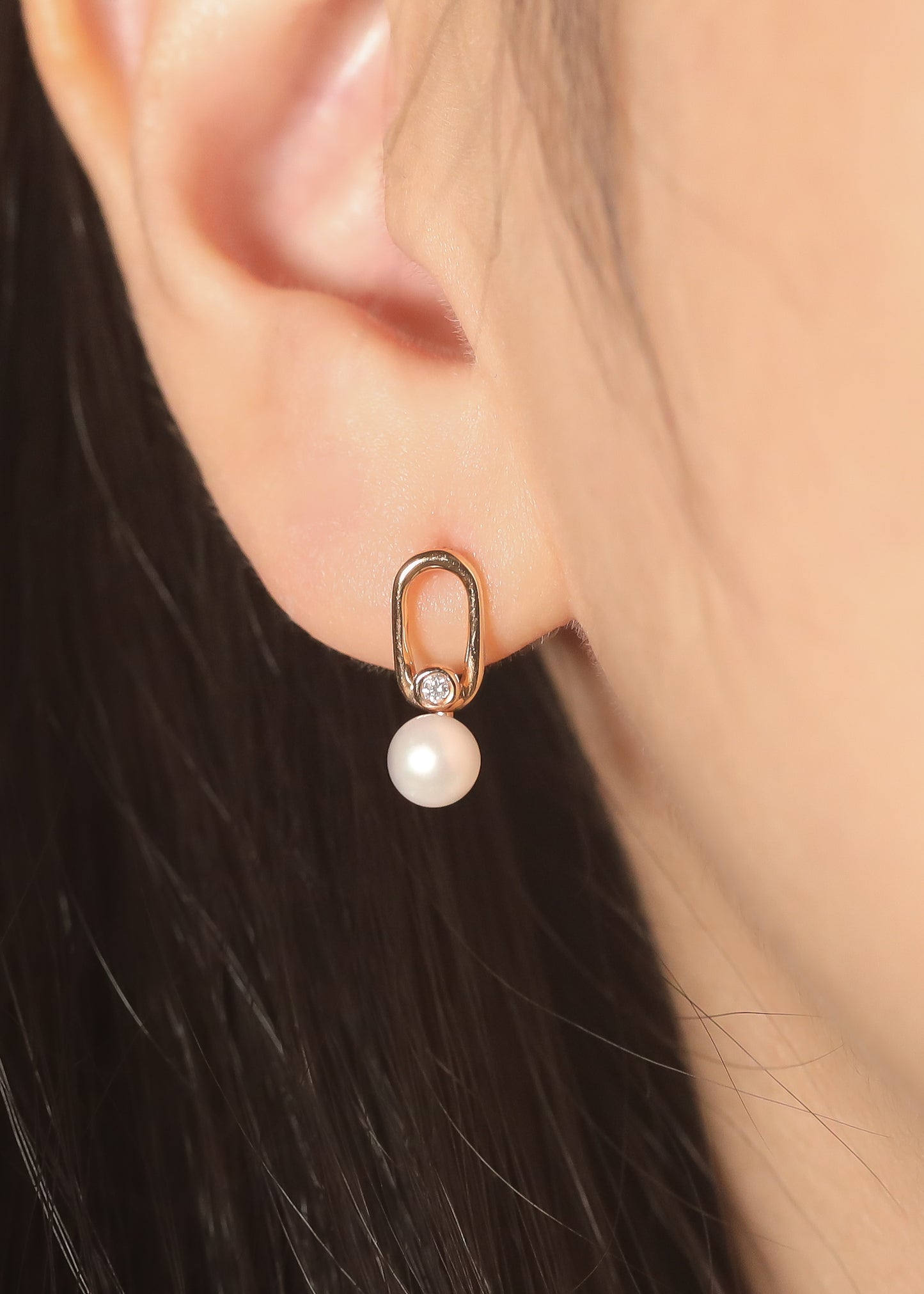 Mae Fresh Water Pearl Earring