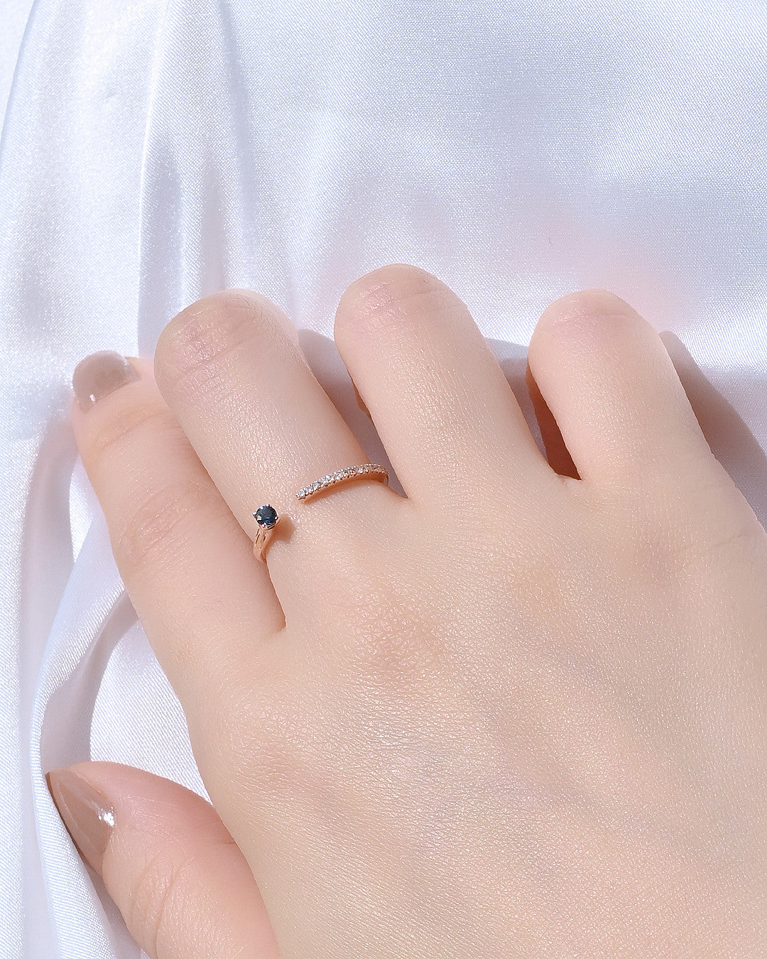 Ari Sapphire Ring