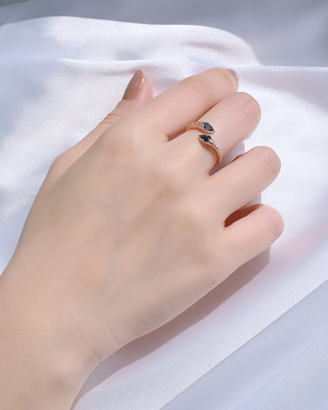 Iva Sapphire Ring